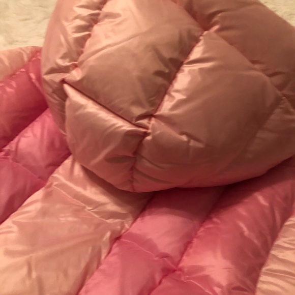 Nicole Benisti NB Series Crop Down Jacket Brand NWT Limited Edition
Barbie Pink - Picture 13 of 16